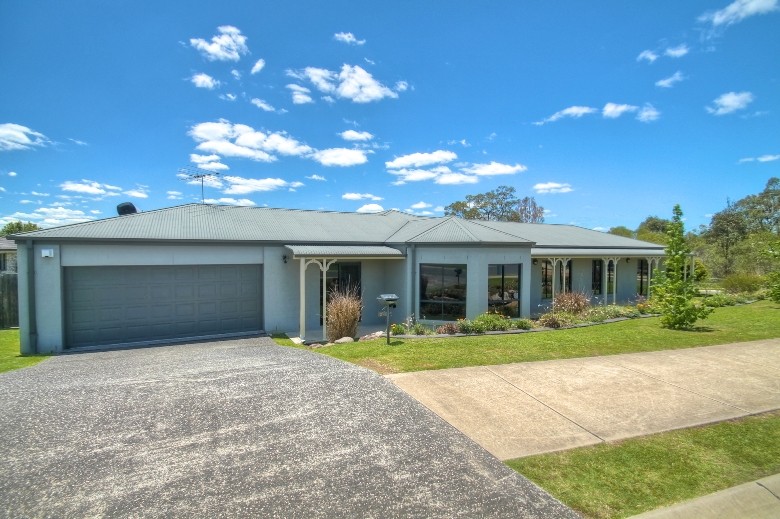 51 Heritage Drive, BRASSALL, QLD 4305