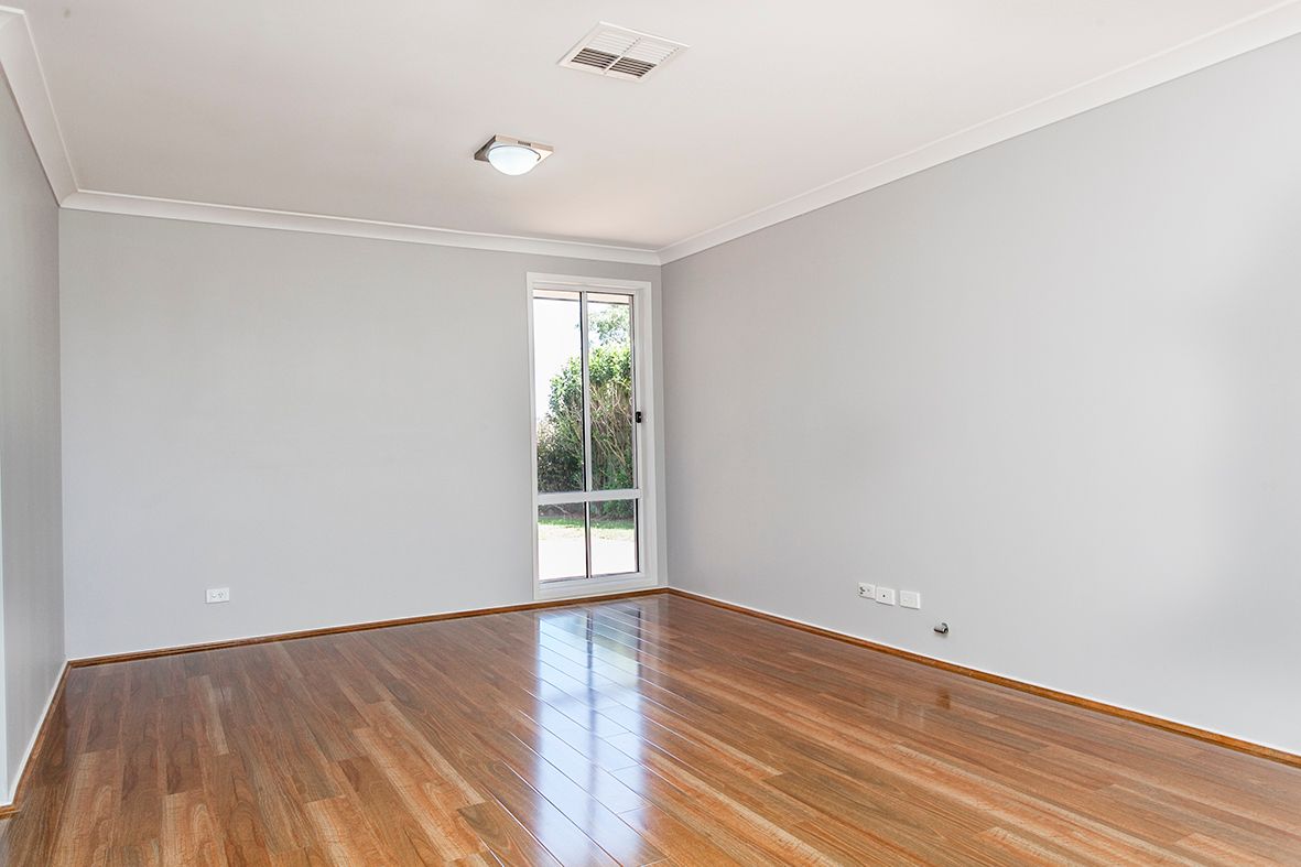 27 Wolara Avenue, GLENMORE PARK, NSW 2745