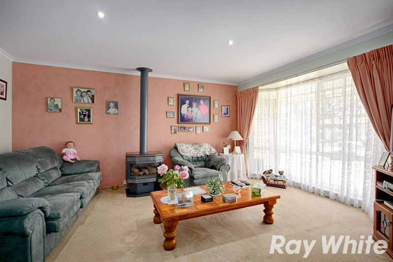 4 Holt Place, PAKENHAM, VIC 3810