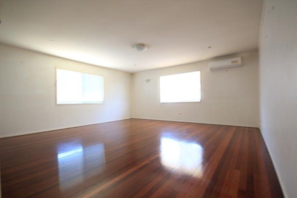 25 Walter Street, HOLLAND PARK WEST, QLD 4121