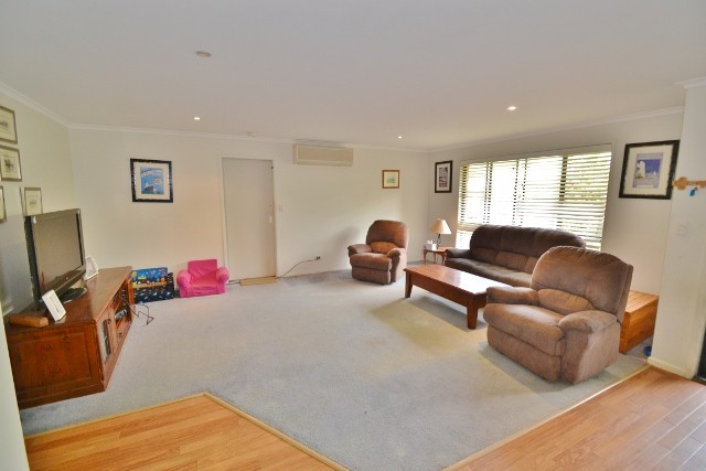 11 Redwood Court, LANDSBOROUGH, QLD 4550