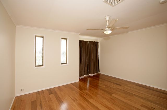 5 King Street, LAKE ALBERT, NSW 2650