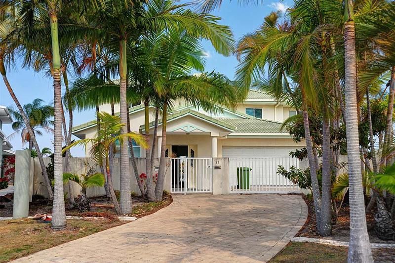 71 Cockleshell Court, RUNAWAY BAY, QLD 4216