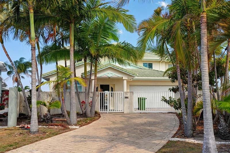 71 Cockleshell Court, RUNAWAY BAY, QLD 4216