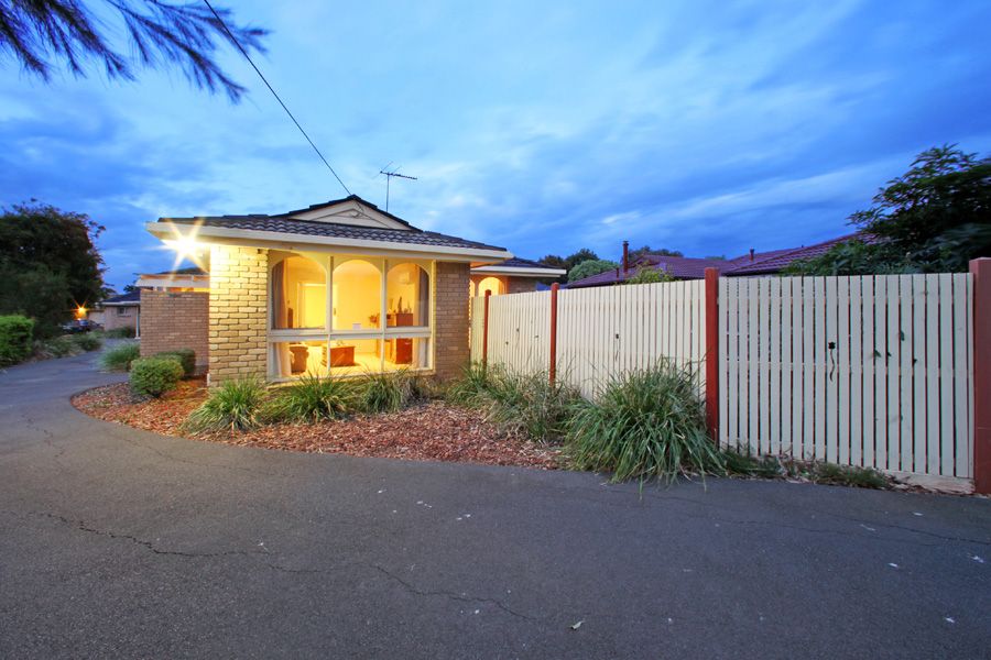 37 Farnham Road, BAYSWATER VIC 3153