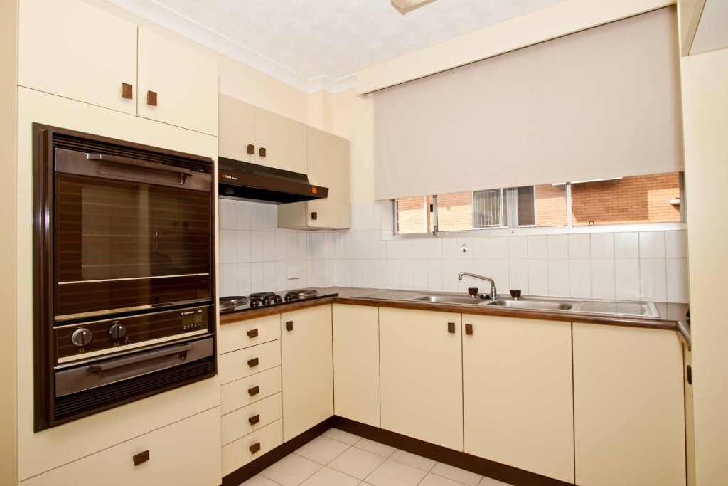 2/13 Crown Street, HOLLAND PARK WEST, QLD 4121