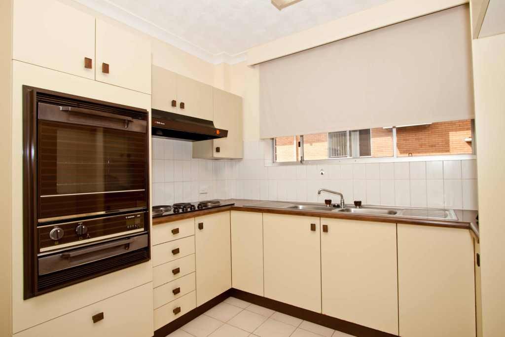 2/13 Crown Street, HOLLAND PARK WEST, QLD 4121