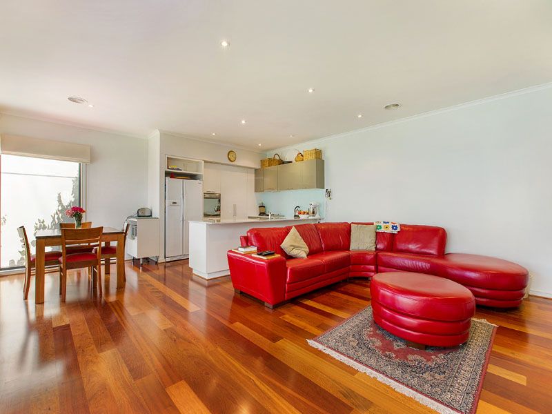 7 Oakmont Crescent, HEATHERTON, VIC 3202