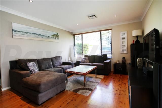 4 Hatchinson Crescent, JAMISONTOWN, NSW 2750