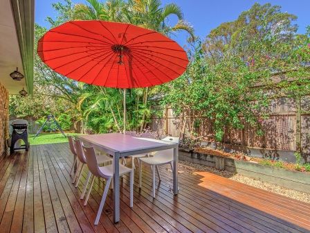 109 Bamboo Avenue, BENOWA, QLD 4217