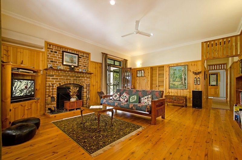 7 Crittenden Road, GLASS HOUSE MOUNTAINS, QLD 4518