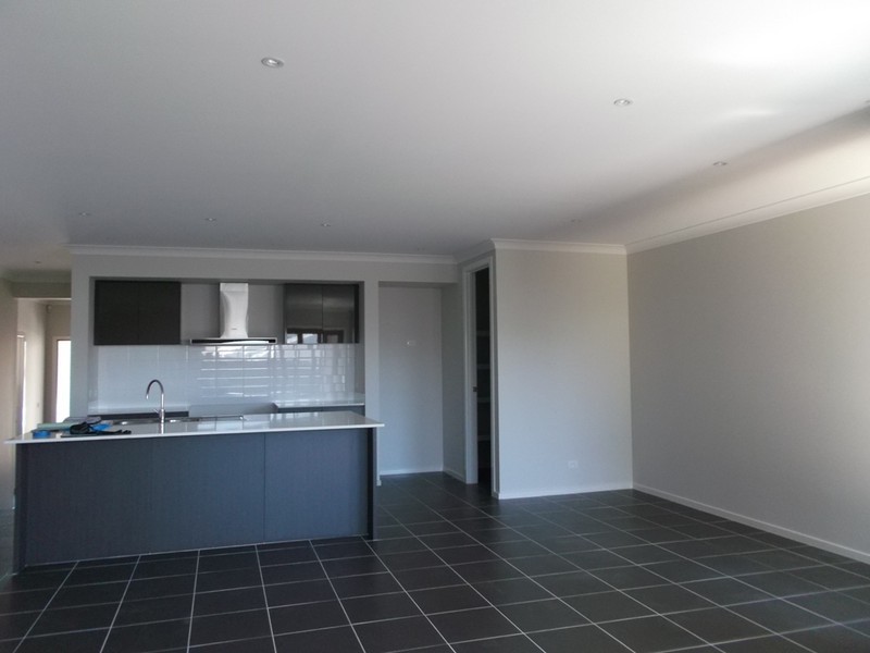 40 Tall Trees Drive, GLENMORE PARK, NSW 2745