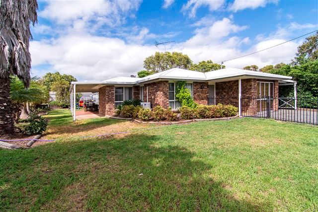 2 Fiona Street, KINGSTHORPE, QLD 4400