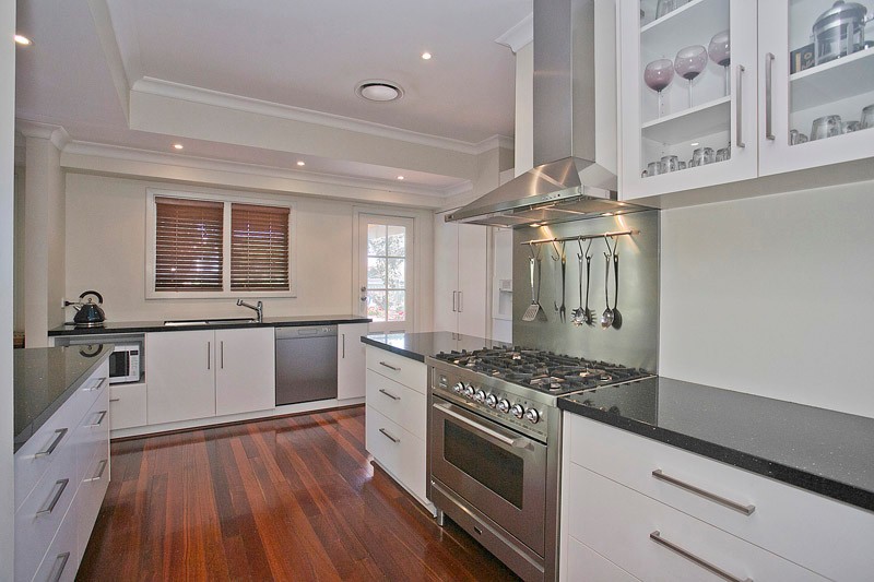 10 Stanhope Road, KALAMUNDA, WA 6076