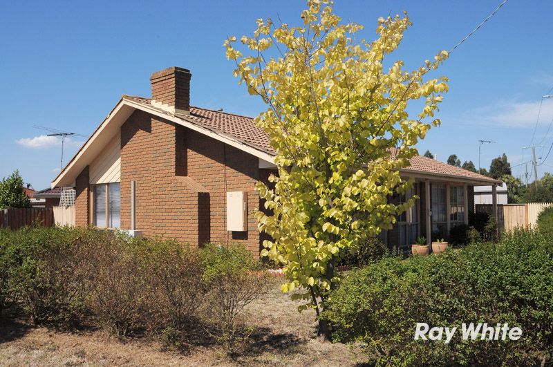 8 Ruffles Court, CRANBOURNE WEST, VIC 3977