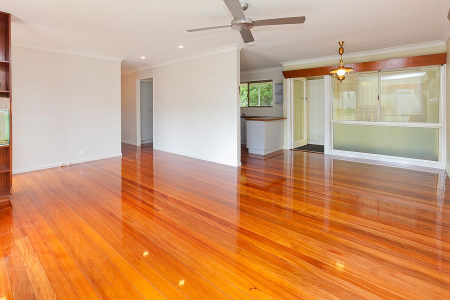 21 Nealdon Street, HOLLAND PARK, QLD 4121