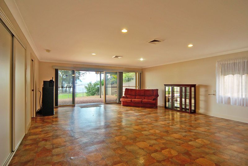33 The Esplanade, OAK FLATS, NSW 2529