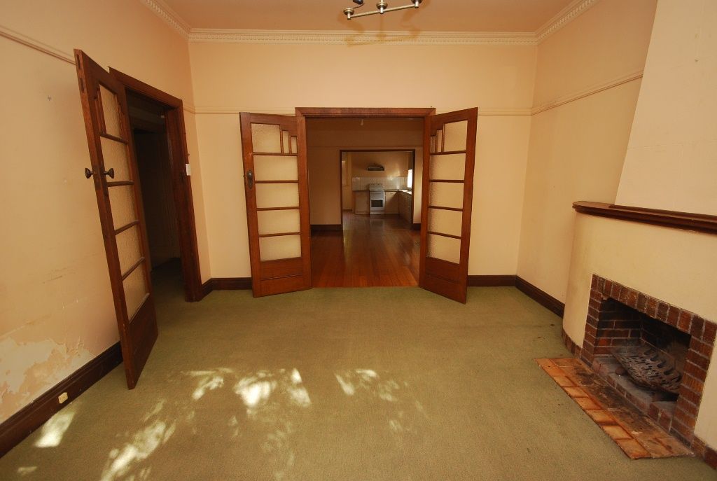 323 Lydiard Street North, SOLDIERS HILL, VIC 3350
