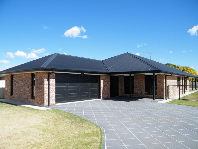 9 Back Avenue, CHINCHILLA QLD 4413