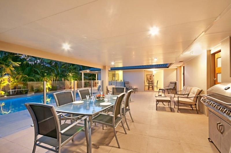 18 Lakeshore Drive, HELENSVALE, QLD 4212