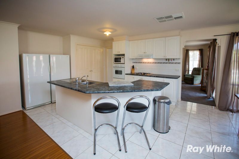 24 Bluegrass cresent, PAKENHAM, VIC 3810