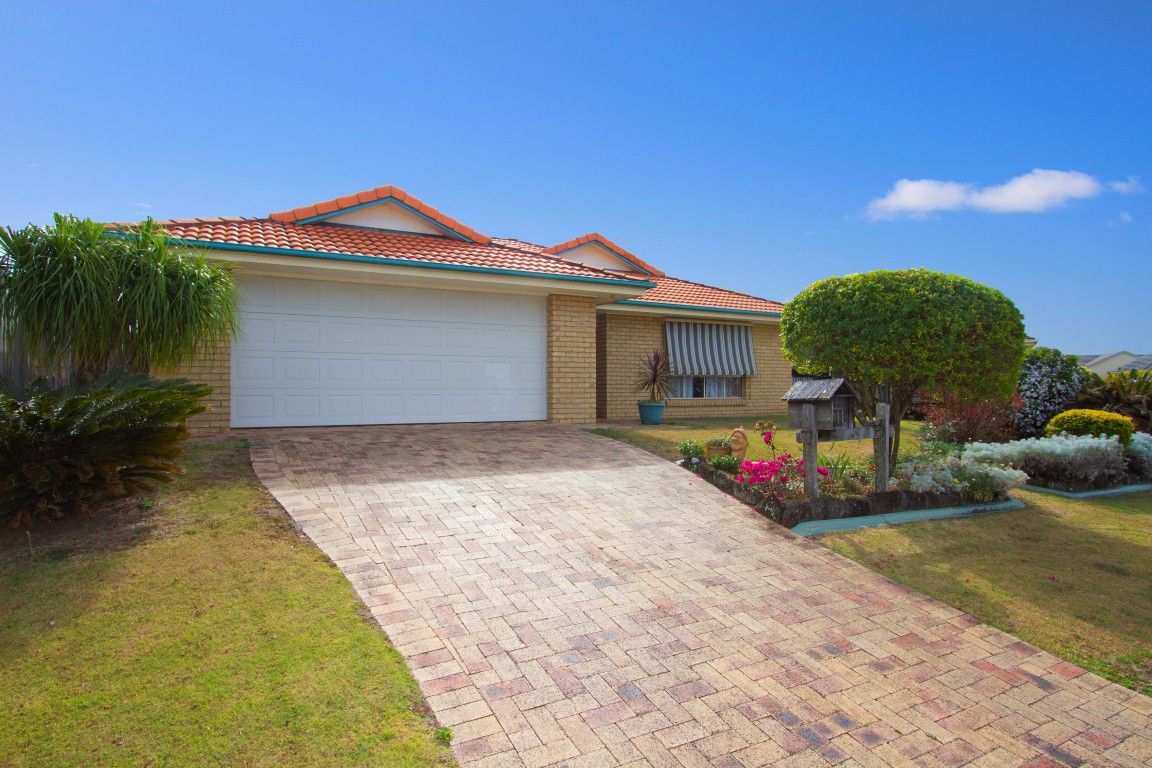 11 Winders Place, BANORA POINT NSW 2486