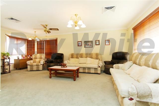 11 Ormonde Close, GLENMORE PARK, NSW 2745