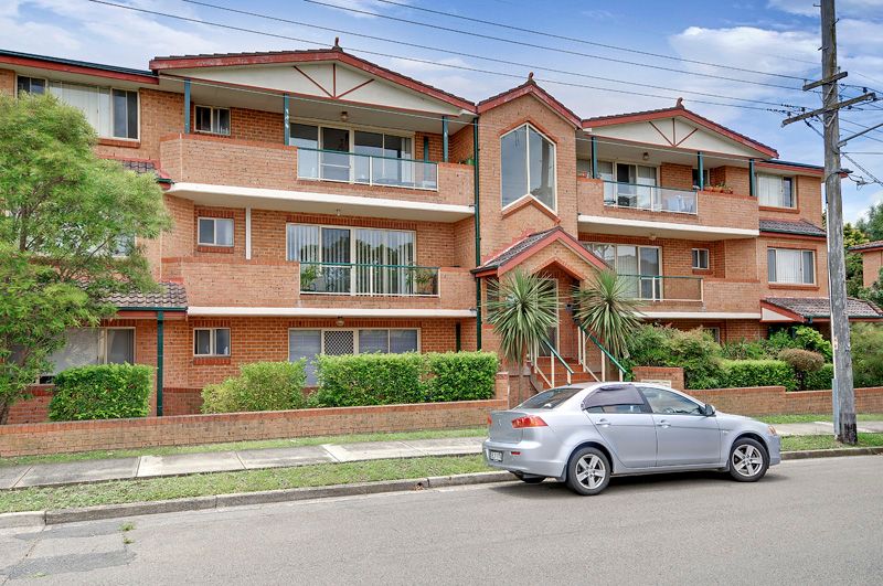 33 Wharf Road, GLADESVILLE NSW 2111