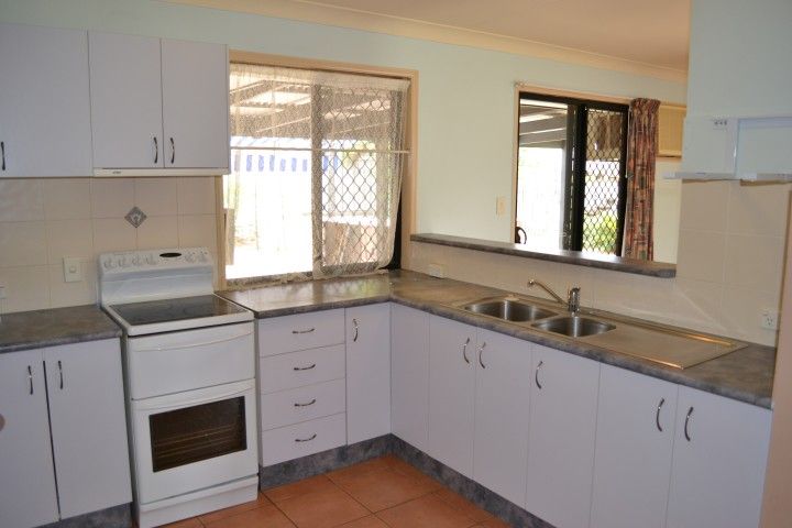 10 Walker Street, CLINTON, QLD 4680