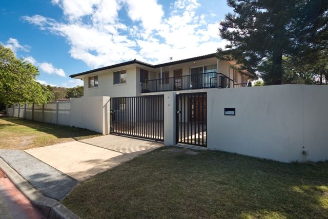 7 Karina Crescent, BROADBEACH WATERS QLD 4218