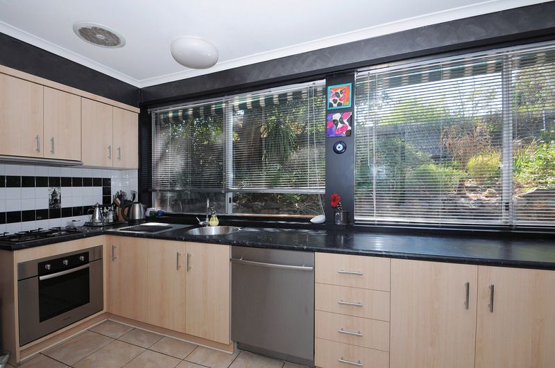 27 Lipton Drive, FRANKSTON, VIC 3199