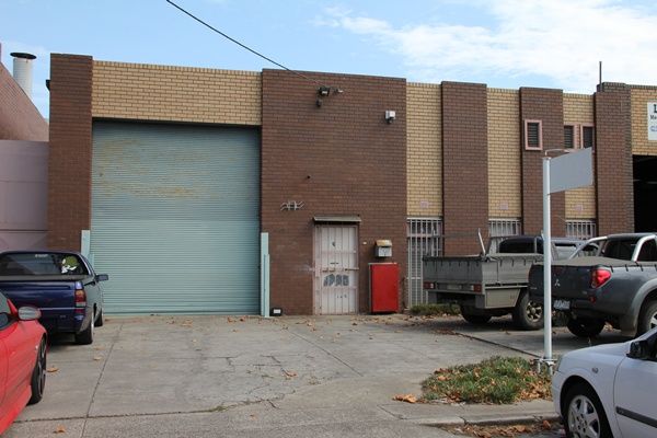 17 LAWSON Crescent, THOMASTOWN, VIC 3074