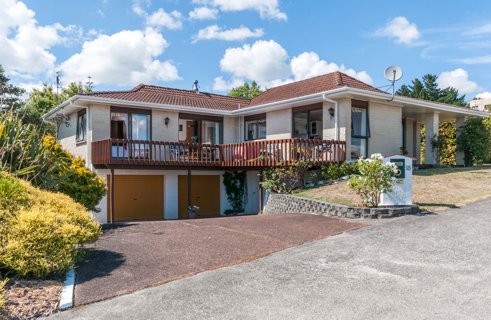 38 Charles Dickens Drive, MELLONS BAY, Manukau City