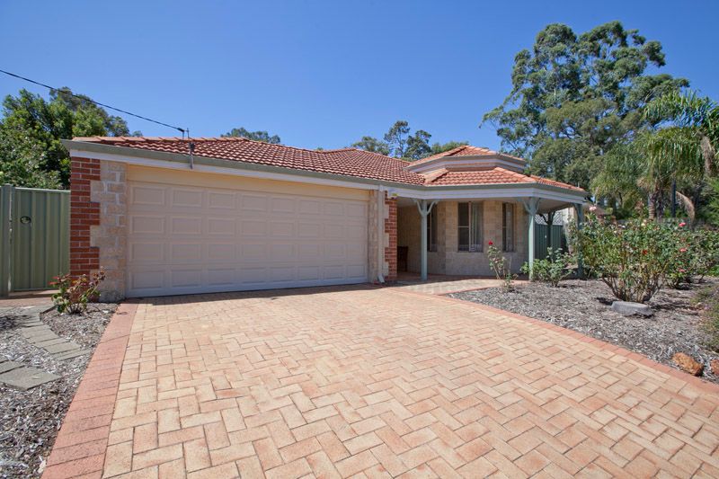 18 Collins Road, KALAMUNDA, WA 6076