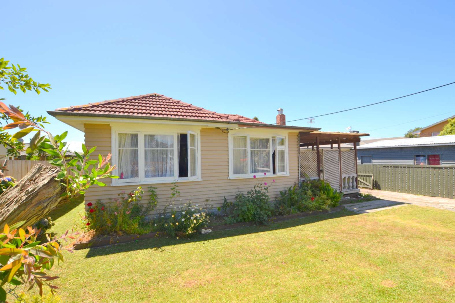 2 Totara Road, Te Atatu Peninsula, Waitakere City | Real Estate | Ray ...