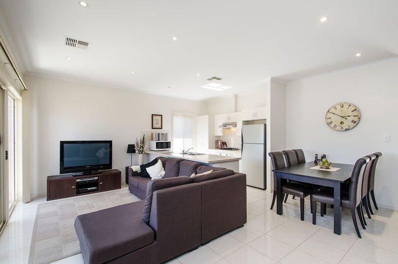 2/12 Cowra Crescent, PARK HOLME, SA 5043