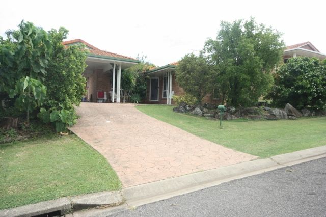 11 Dumfries Court, BEACONSFIELD QLD 4740