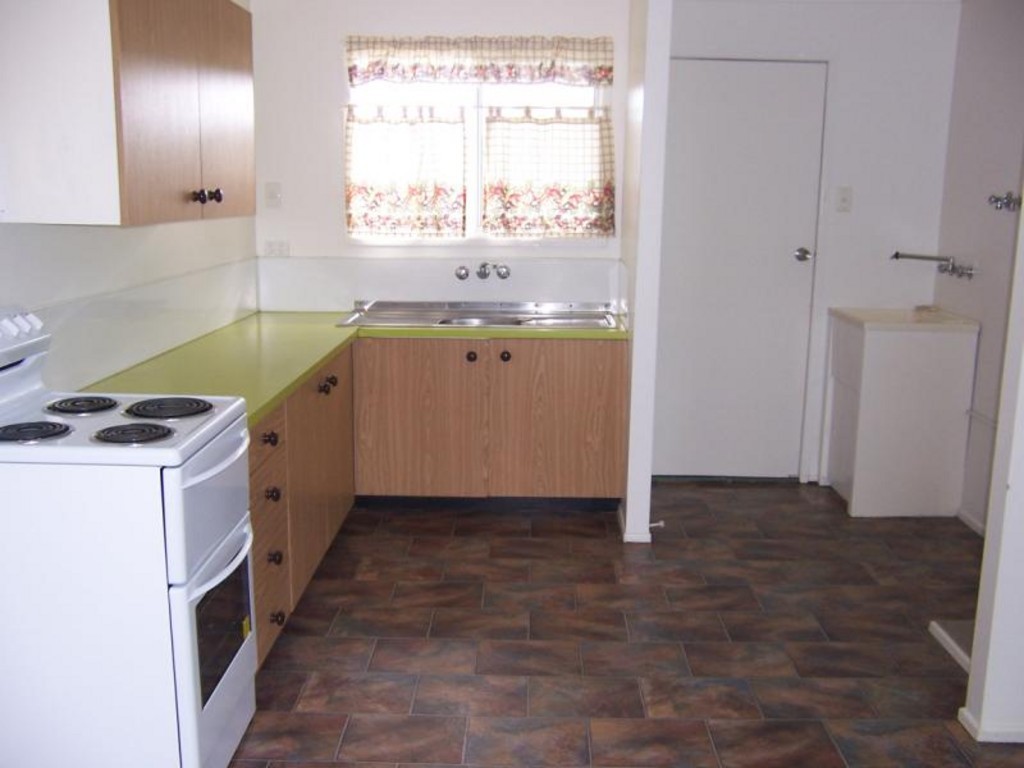 2/20 White Street, EMERALD, QLD 4720