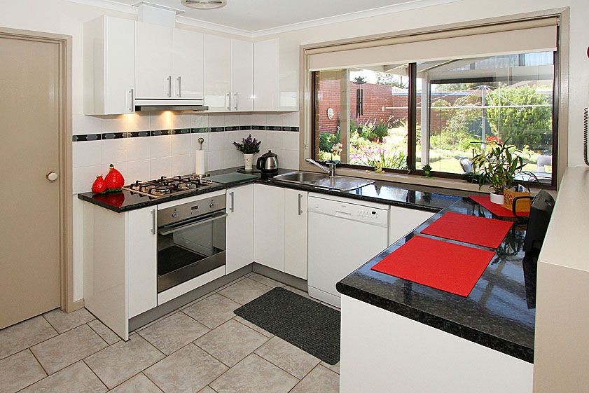 10 Kingston Town Crescent, MILL PARK, VIC 3082