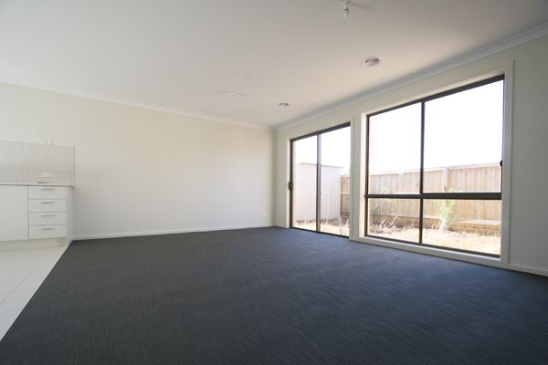 2/15 Warrenwood Place, LANGWARRIN, VIC 3910