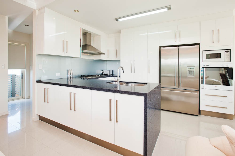 1 Miriam St (Cnr Pickthorne St), HOLLAND PARK WEST, QLD 4121
