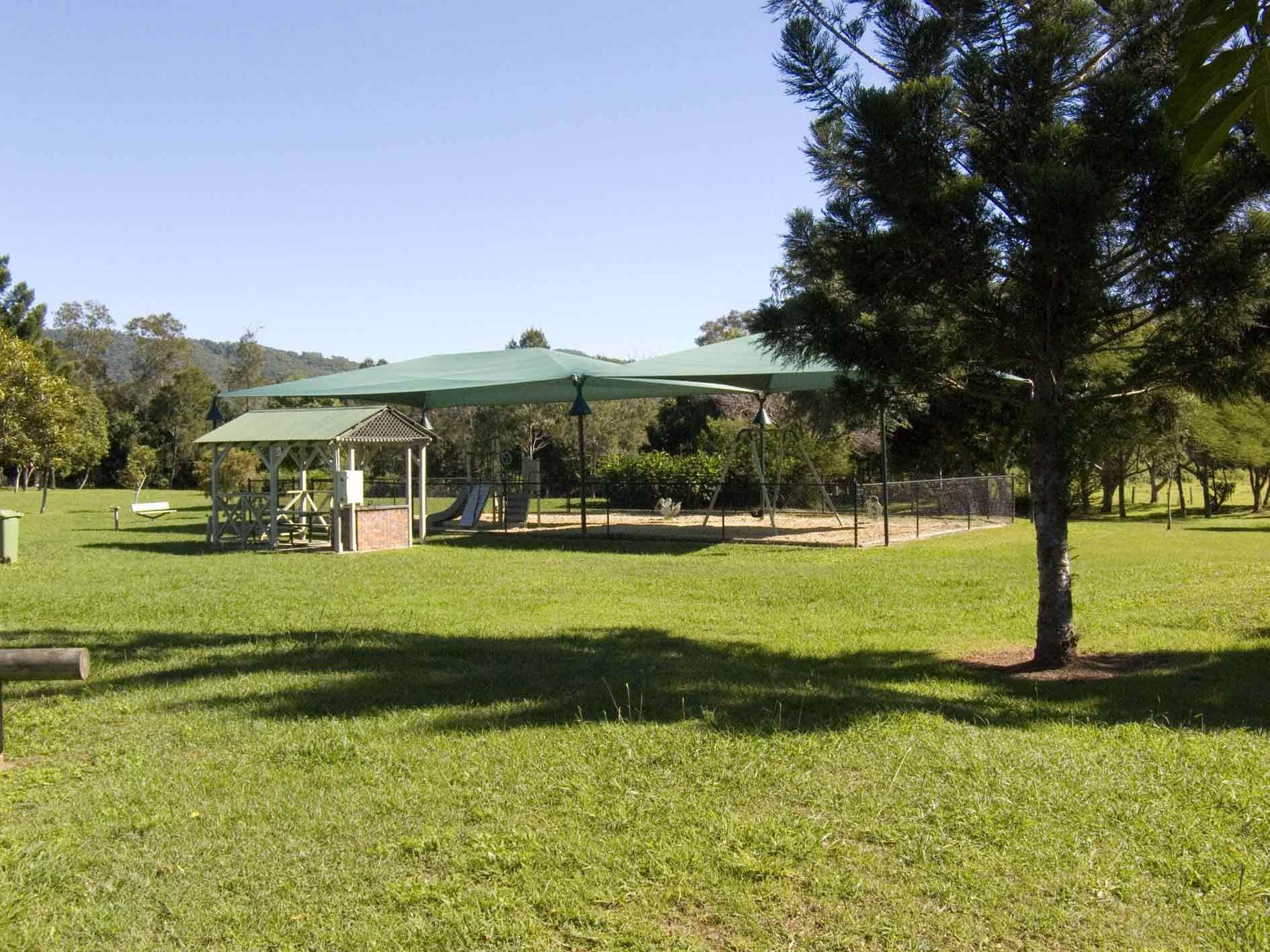 24 Blueash Crescent, OXENFORD, QLD 4210