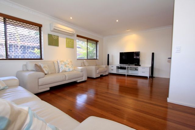 85 Acanthus Avenue, BURLEIGH WATERS QLD 4220
