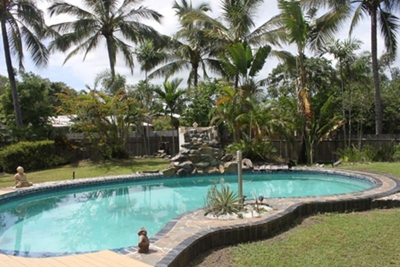 2 SAFFRON Close, HOLLOWAYS BEACH, QLD 4878