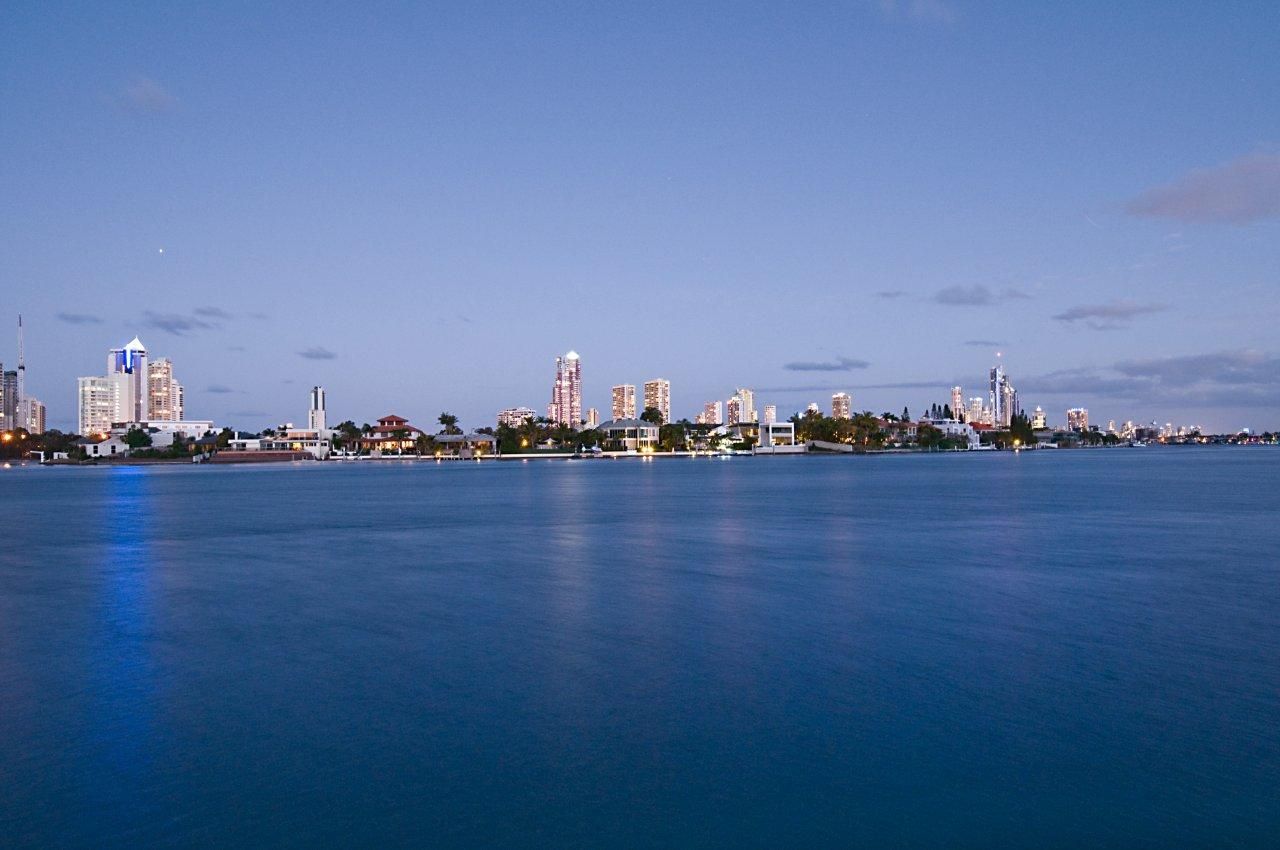 2 Wildash Street, SOUTHPORT QLD 4215