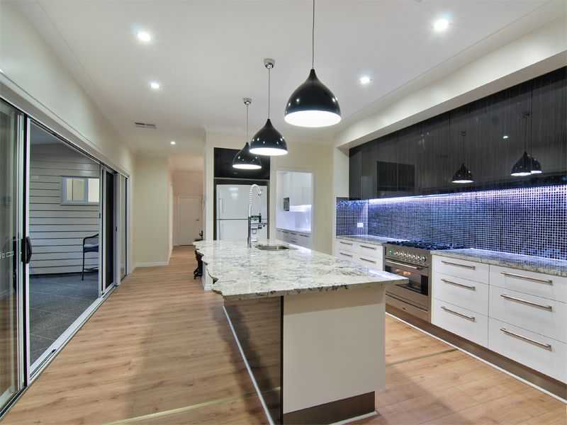 11 Bertha Street, WOOLOOWIN, QLD 4030