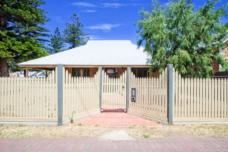 17 Main Street, HENLEY BEACH, SA 5022