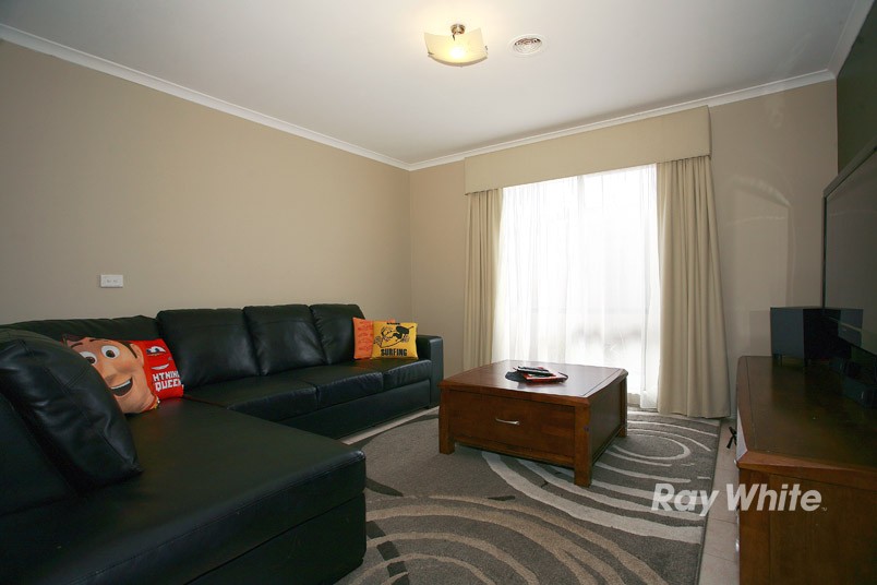 6 Chatham Close, CRANBOURNE EAST, VIC 3977