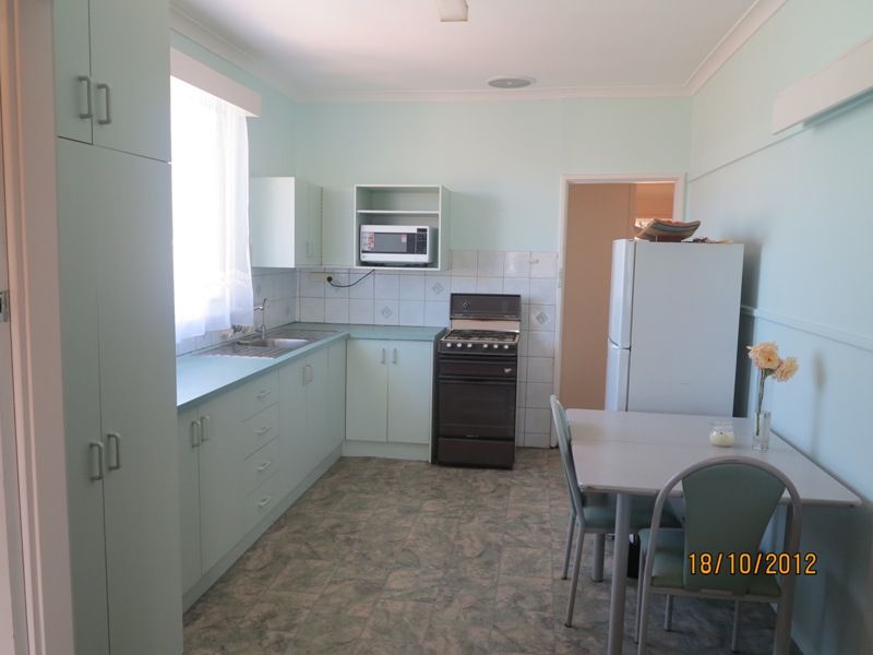 6 Whitfield Street, BEACHLANDS, WA 6530