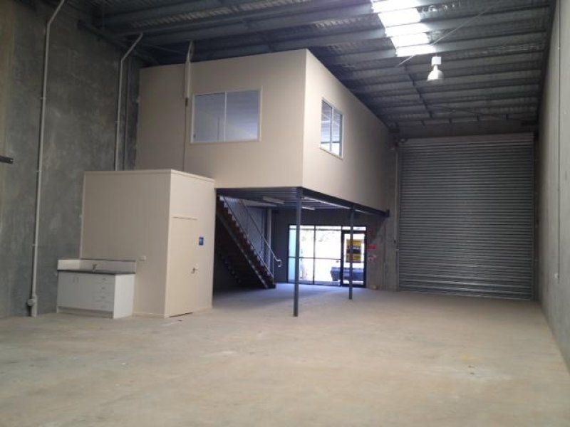 LOGANHOLME, QLD 4129